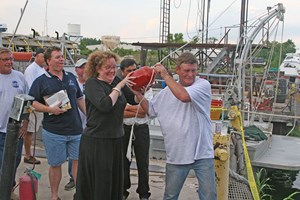 shallow-water-vessel-to-meet-specialized-needs-fig1